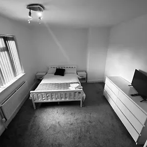 3 Bedroom Deluxe In Doncaster Holiday home